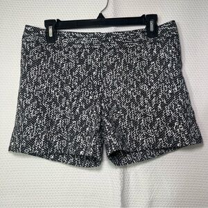 Express Womens Size 4 Black and White Patterned Cuffed‎ Chino Shorts Belt Loops